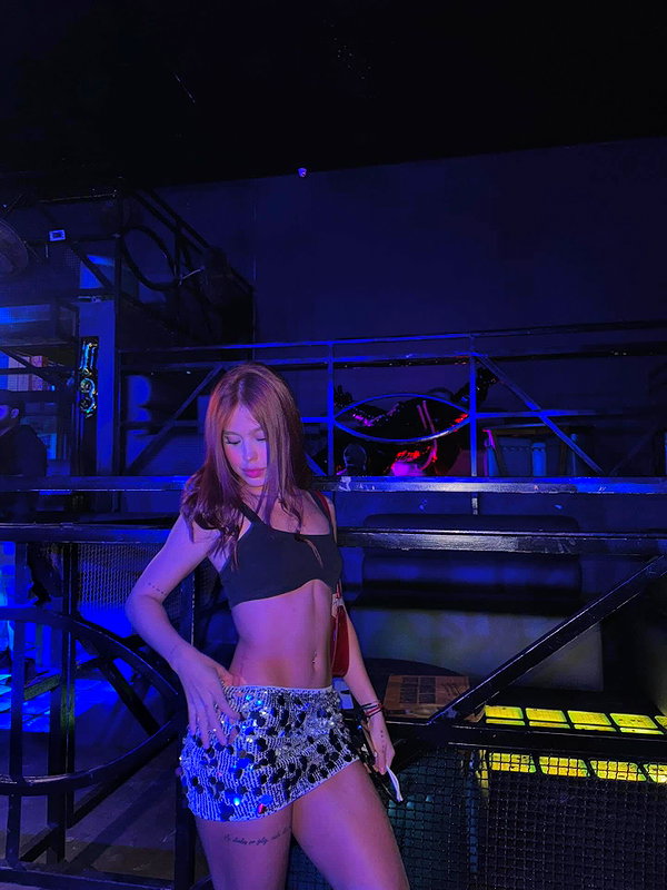 danivasquezz__ instagram image archive image