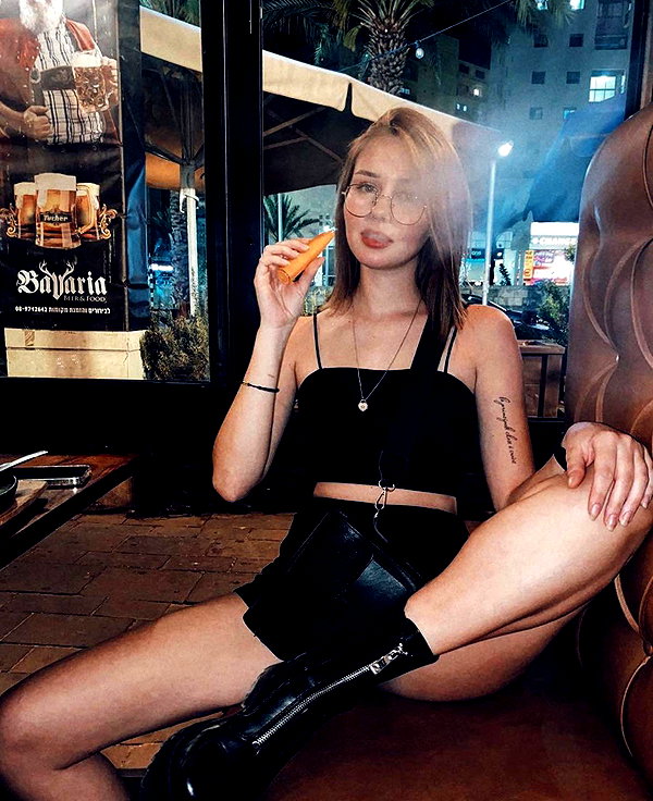 daria.lesin instagram image archive image