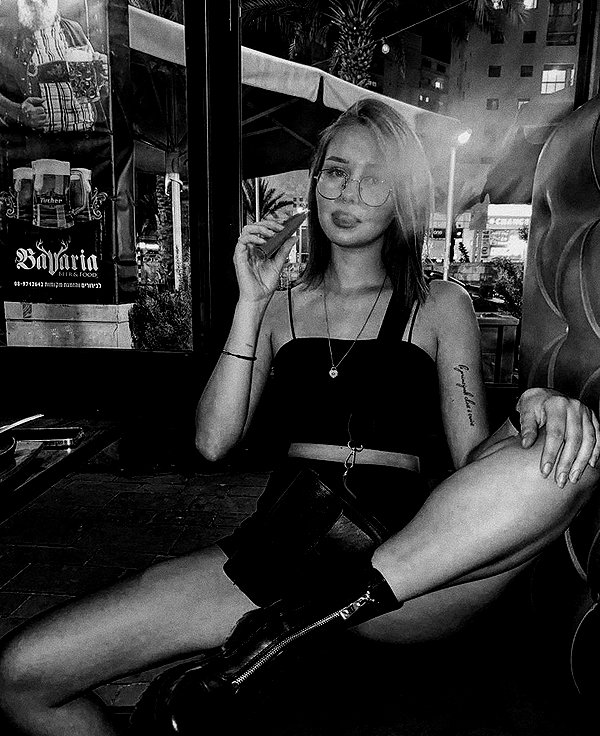 daria.lesin instagram image archive image