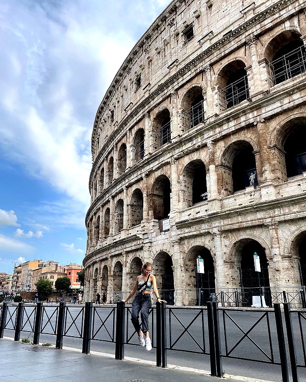 daria.lesin instagram image archive image