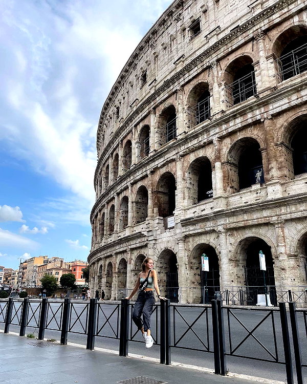 daria.lesin instagram image archive image