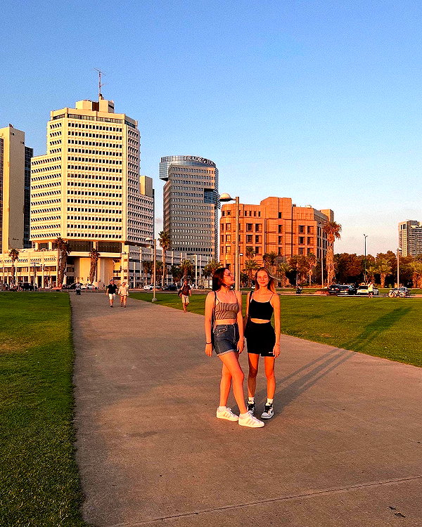 daria.lesin instagram image archive image