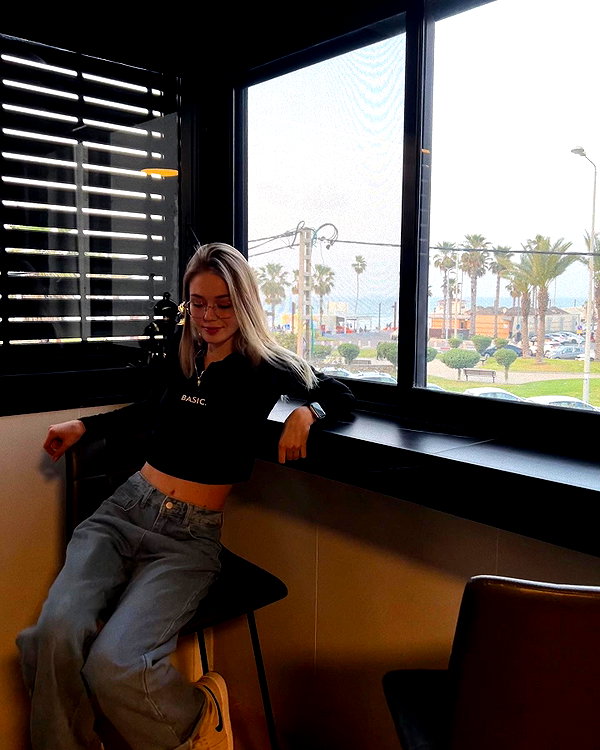 daria.lesin instagram image archive image