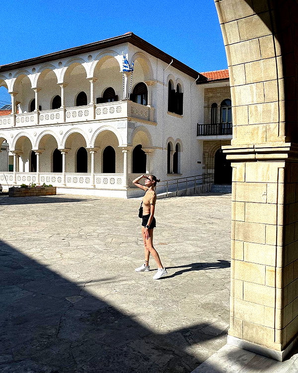 daria.lesin instagram image archive image
