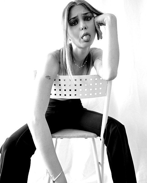 daria.lesin instagram image archive image