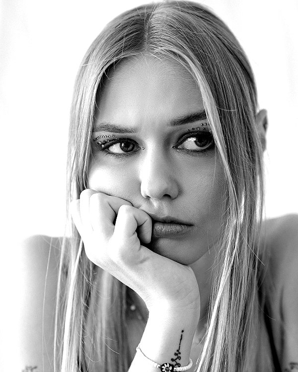 daria.lesin instagram image archive image