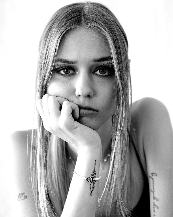 daria.lesin instagram image archive image
