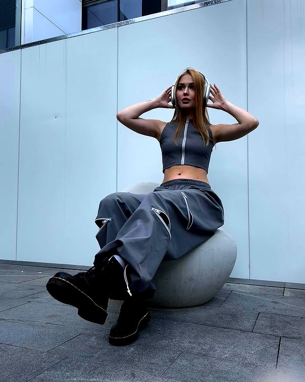 daria.lesin instagram image archive image