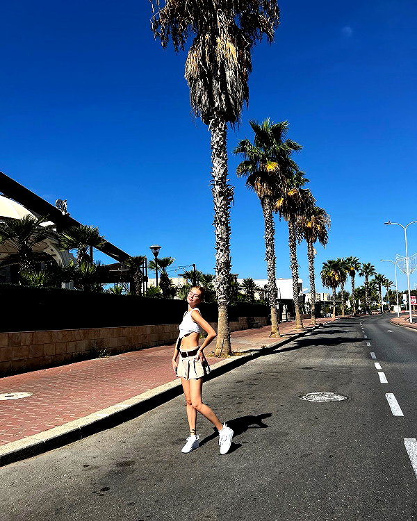 daria.lesin instagram image archive image