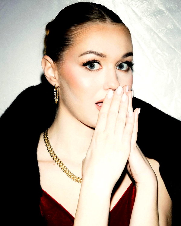 daria.lesin instagram image archive image