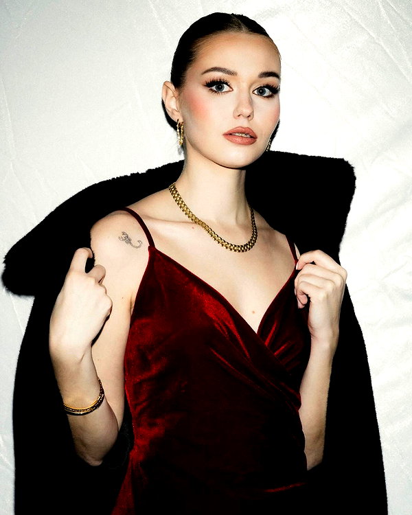 daria.lesin instagram image archive image