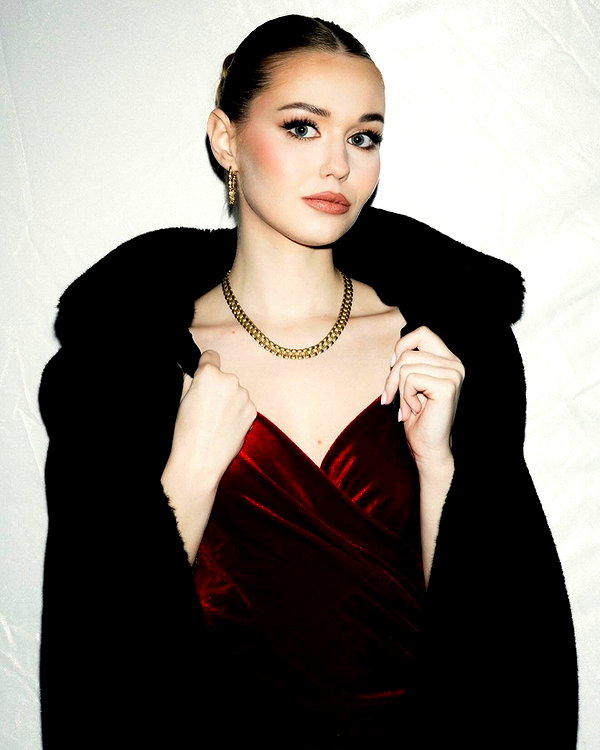 daria.lesin instagram image archive image