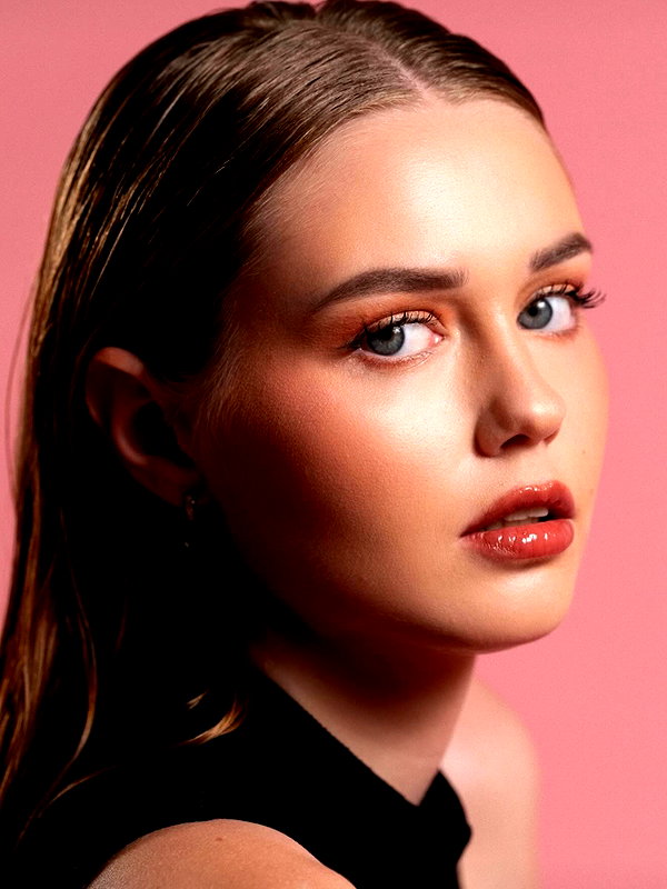 daria.lesin instagram image archive image