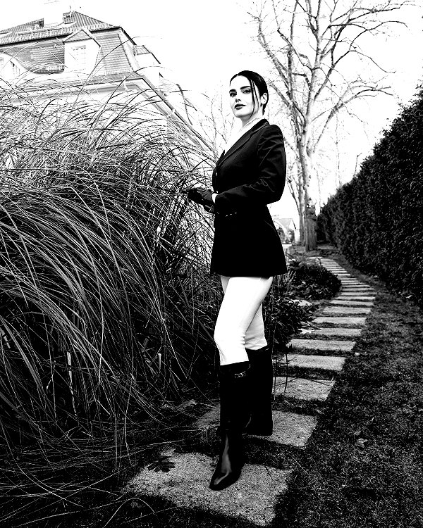 dominatrixdeva instagram image archive image