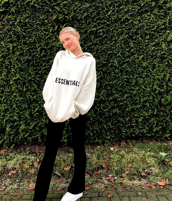 elena.zbt instagram image archive image