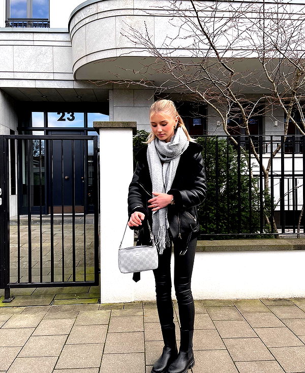 elena.zbt instagram image archive image