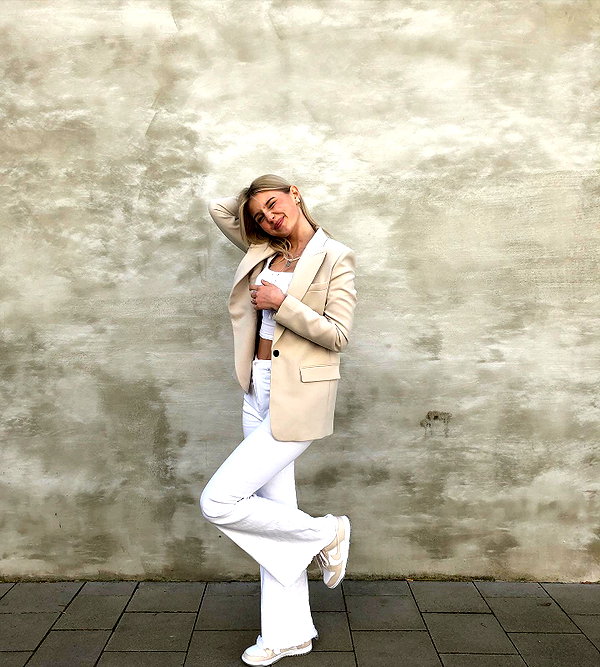elena.zbt instagram image archive image