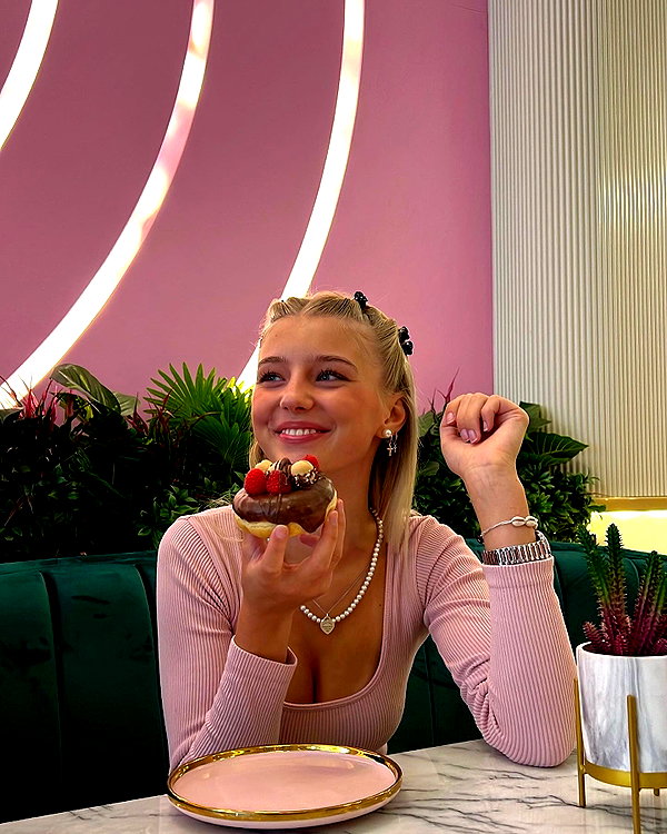 elena.zbt instagram image archive image