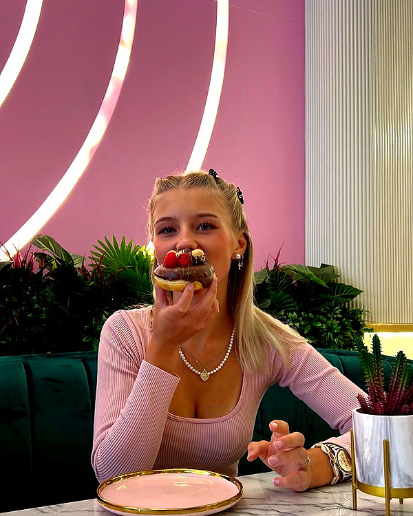 elena.zbt instagram image archive image