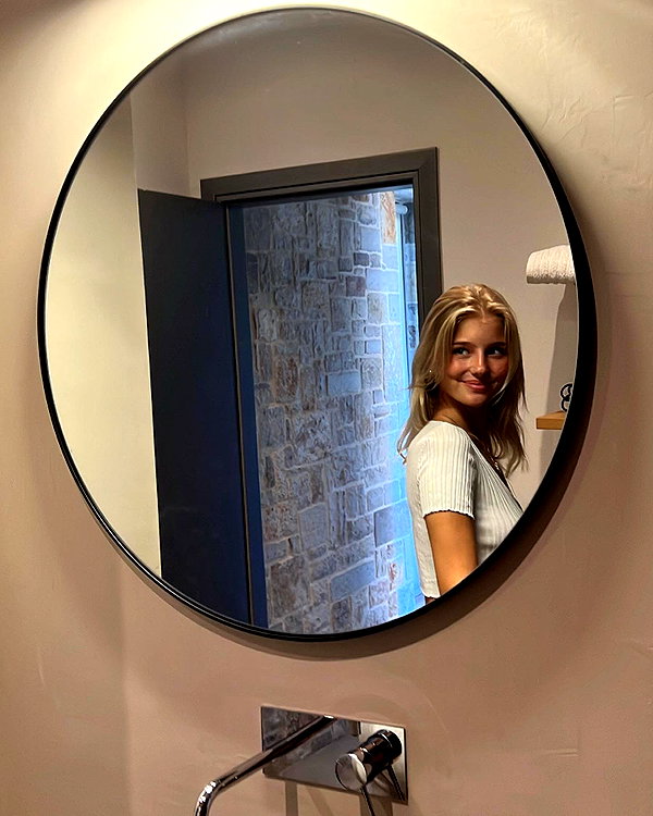 elena.zbt instagram image archive image