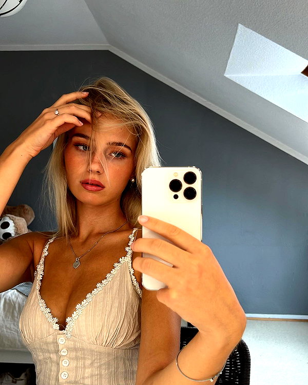 elena.zbt instagram image archive image