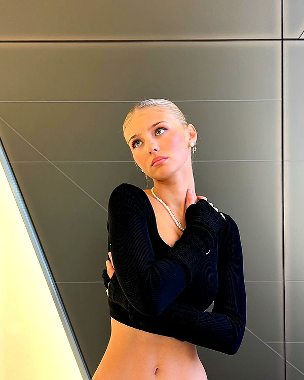 elena.zbt instagram image archive image