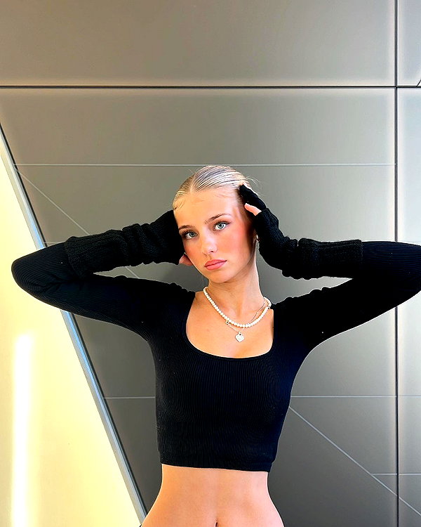 elena.zbt instagram image archive image