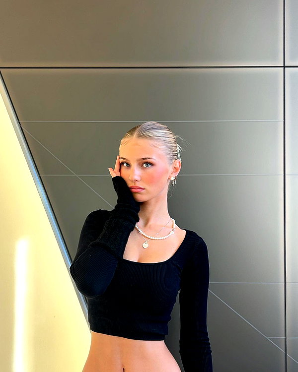 elena.zbt instagram image archive image