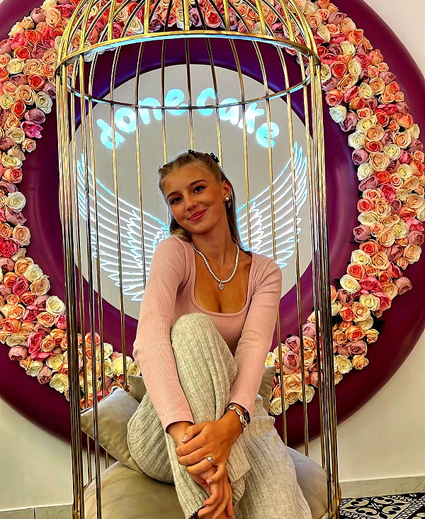elena.zbt instagram image archive image