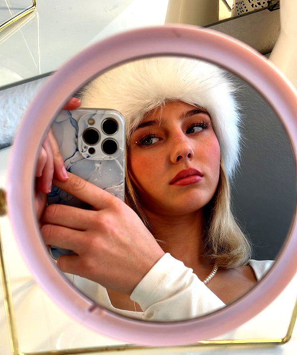 elena.zbt instagram image archive image