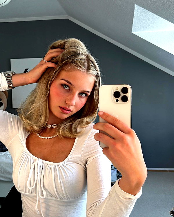 elena.zbt instagram image archive image