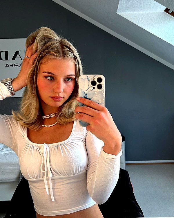 elena.zbt instagram image archive image