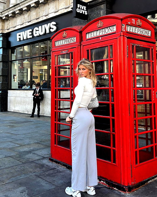 elena.zbt instagram image archive image