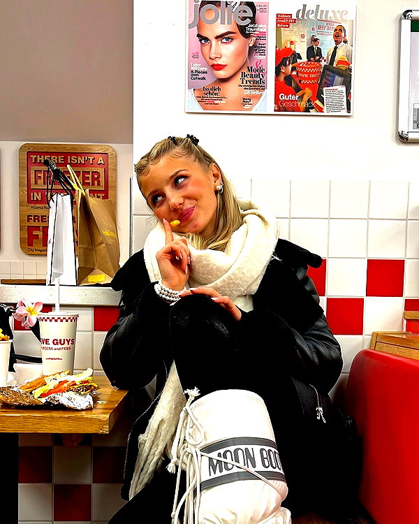 elena.zbt instagram image archive image