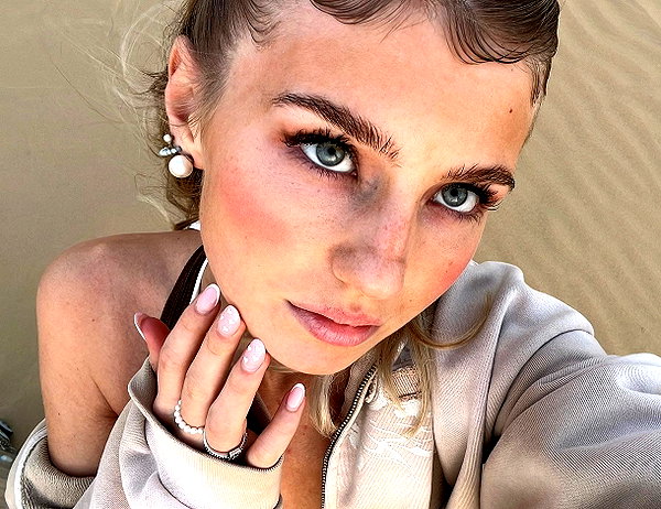 elena.zbt instagram image archive image