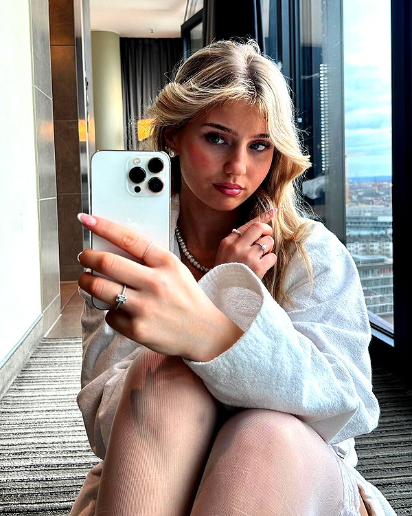 elena.zbt instagram image archive image