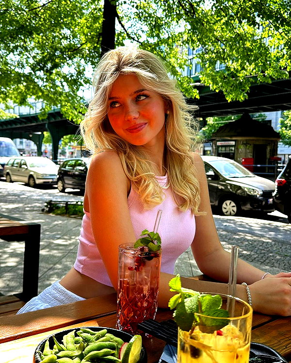elena.zbt instagram image archive image