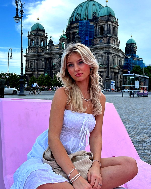 elena.zbt instagram image archive image