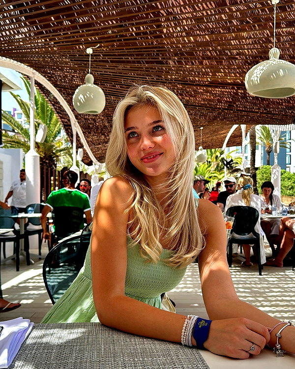 elena.zbt instagram image archive image