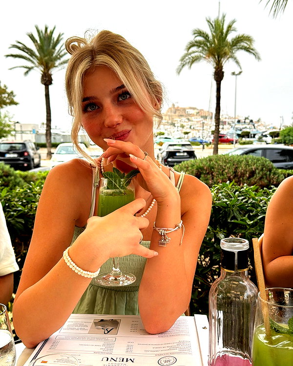 elena.zbt instagram image archive image
