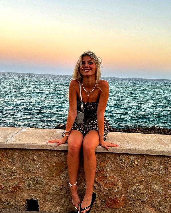 elena.zbt instagram image archive image