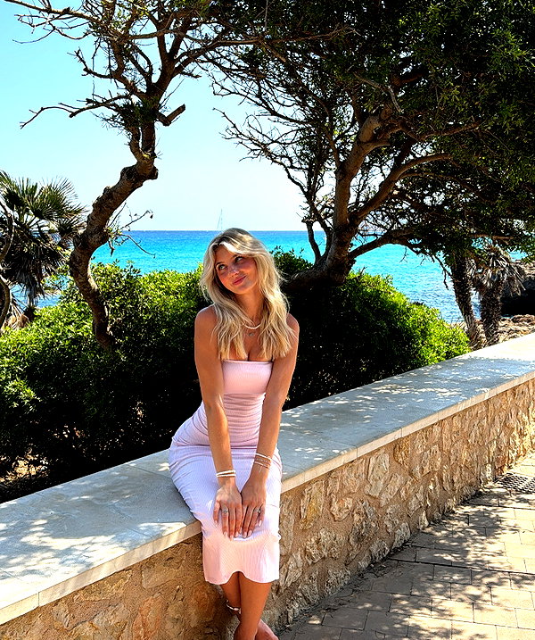 elena.zbt instagram image archive image