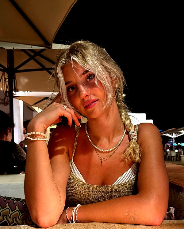 elena.zbt instagram image archive image