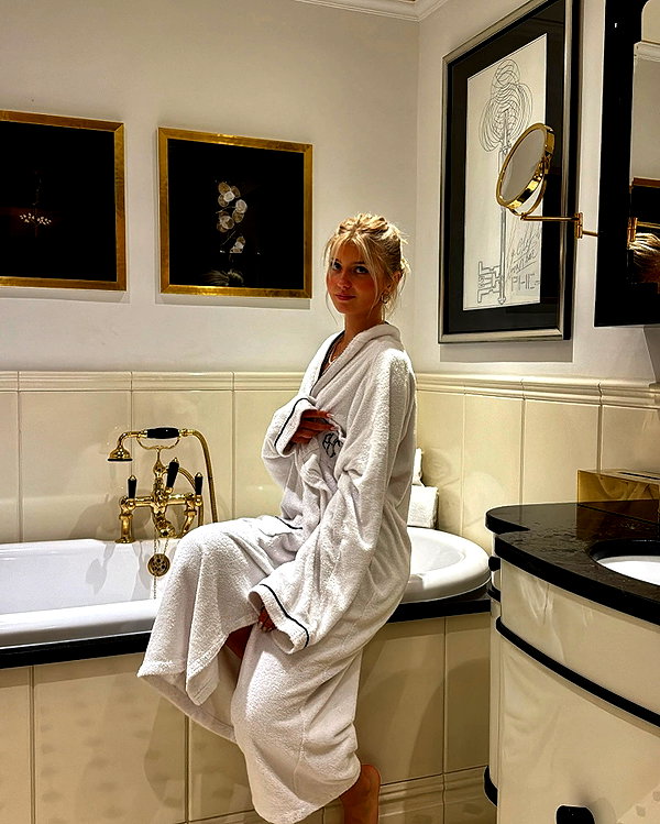elena.zbt instagram image archive image