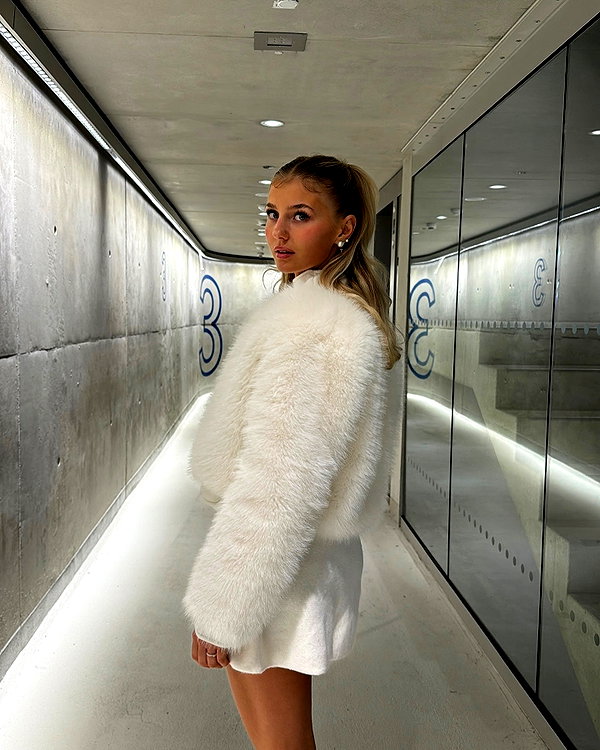 elena.zbt instagram image archive image
