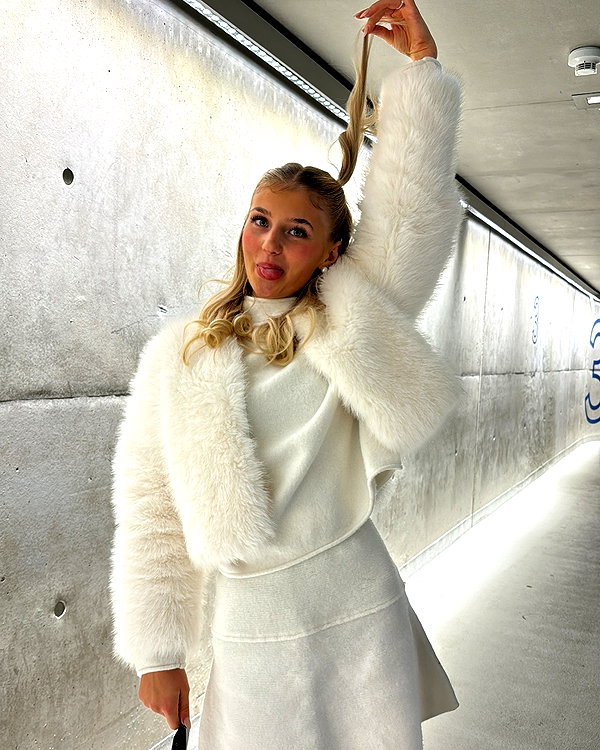 elena.zbt instagram image archive image