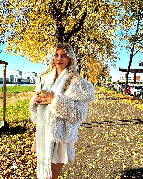 elena.zbt instagram image archive image