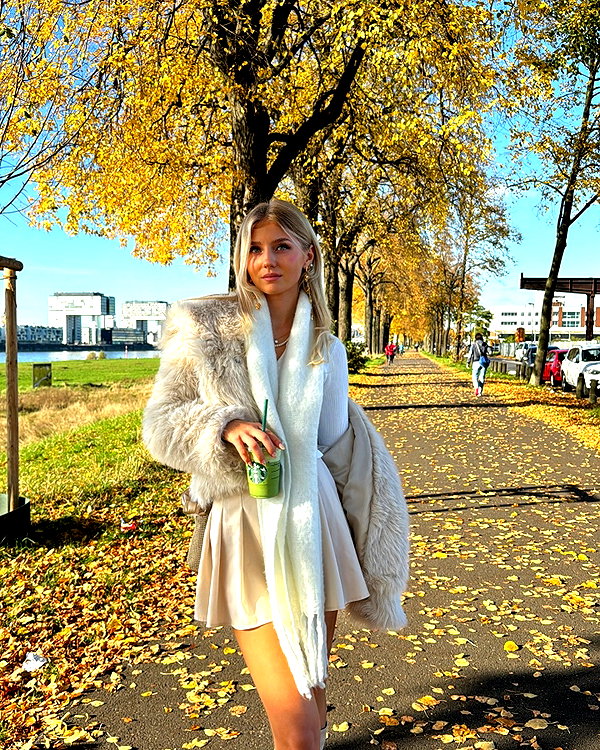 elena.zbt instagram image archive image