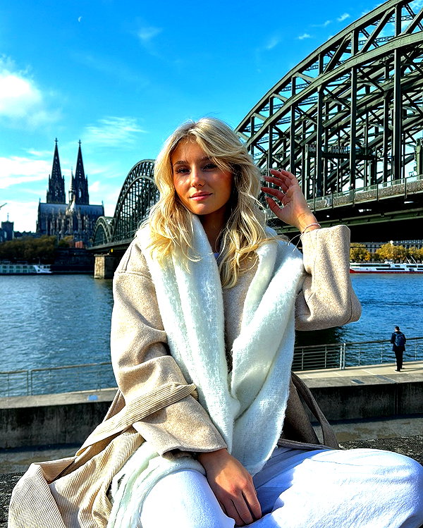 elena.zbt instagram image archive image