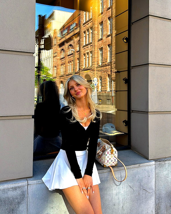 elena.zbt instagram image archive image